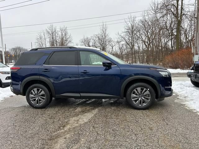 Used 2025 Nissan Pathfinder SV AWD/4WD image 2
