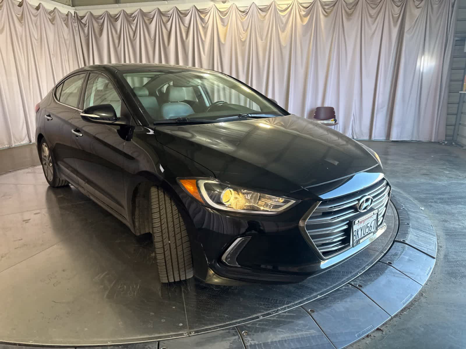 Used 2017 Hyundai Elantra Limited w/ Limited Tech Package 04 FWD image 3