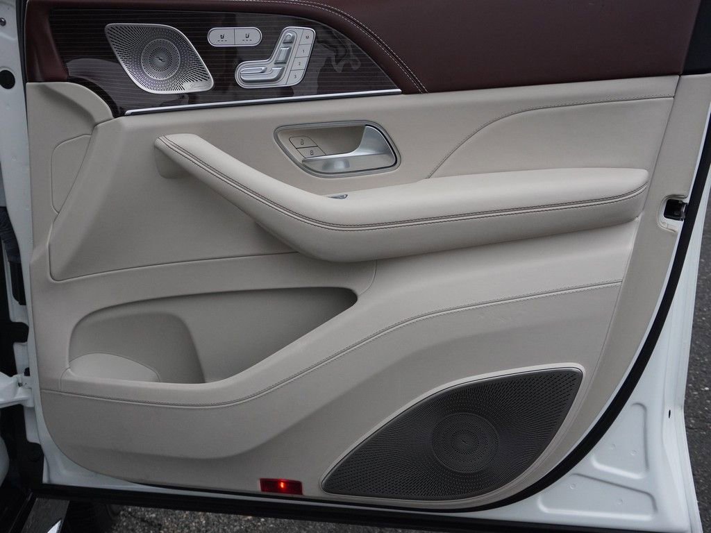 Used 2023 Mercedes-Benz Maybach GLS 600 4MATIC image 34
