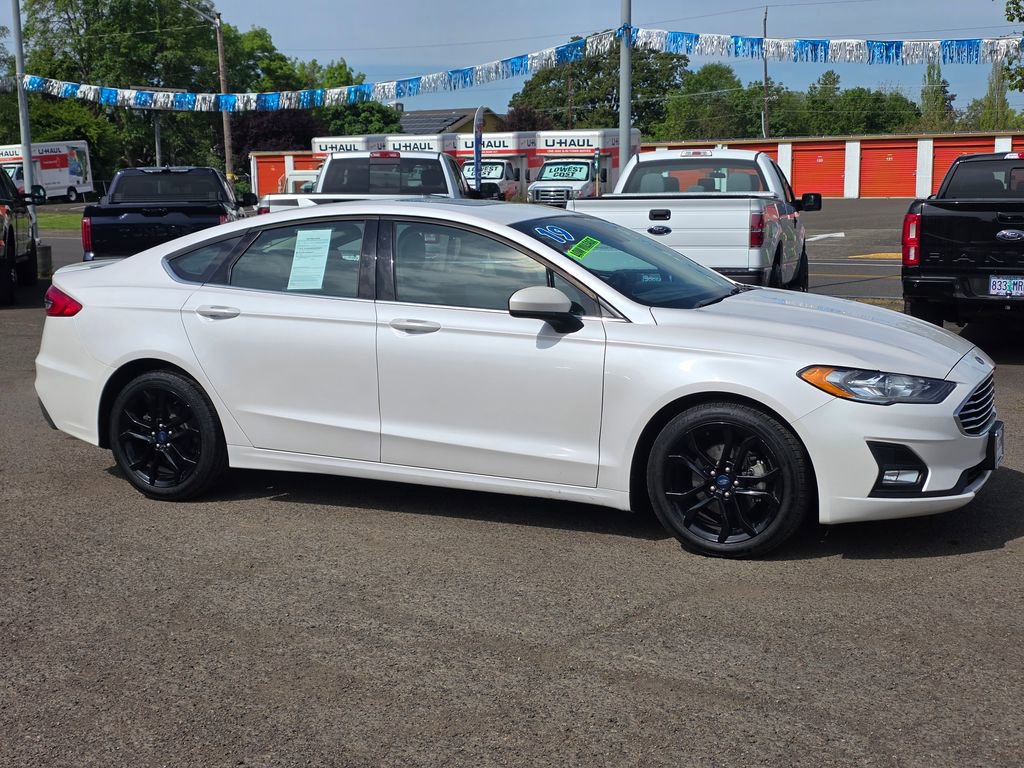 Used 2019 Ford Fusion SE w/ Equipment Group 151A FWD image 3