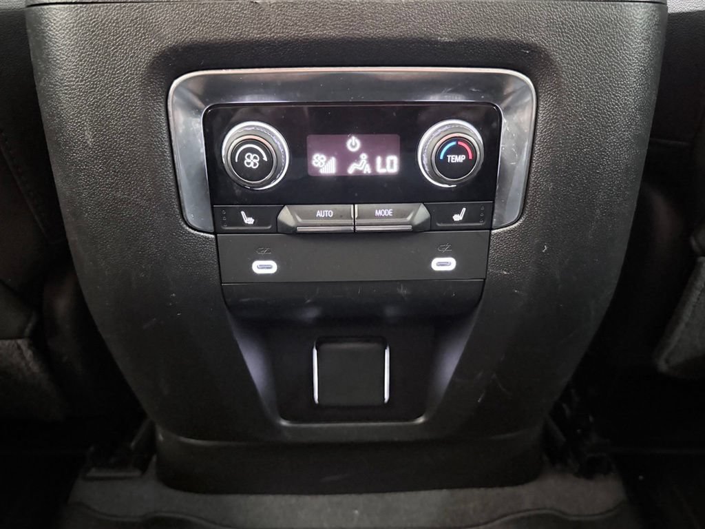 Used 2022 Chevrolet Tahoe Z71 w/ Luxury Package AWD/4WD image 38