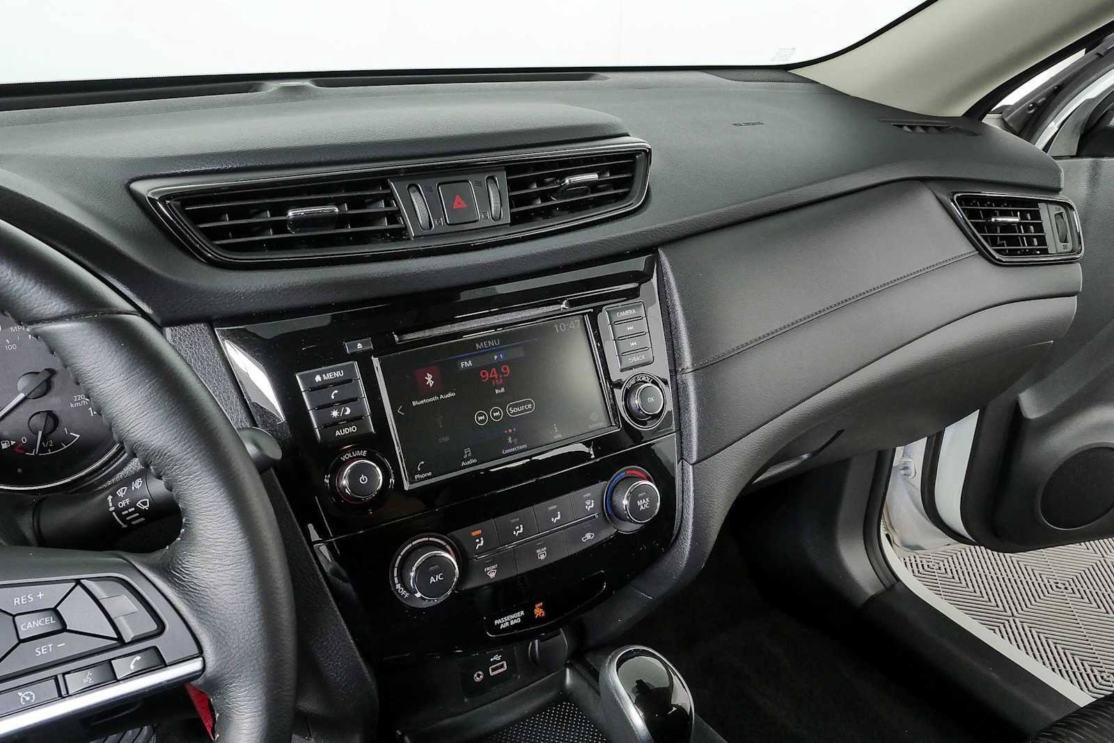 Used 2020 Nissan Rogue S w/ Special Edition Package FWD image 12