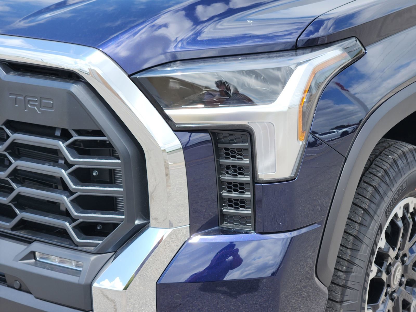 New 2026 Toyota Tundra SR5 w/ TRD Off-Road Premium Package AWD/4WD image 10
