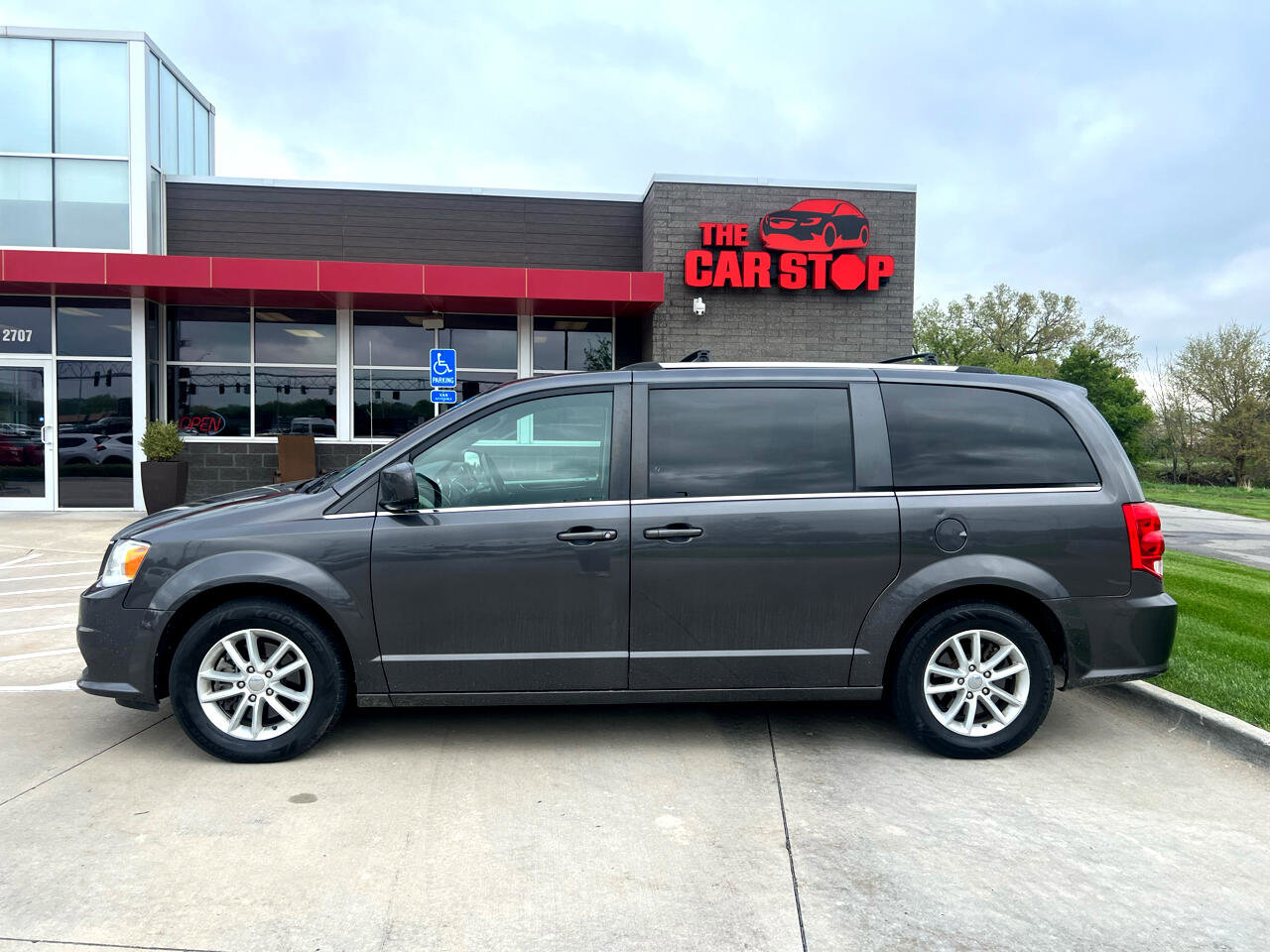 Used 2020 Dodge Grand Caravan SXT image 1