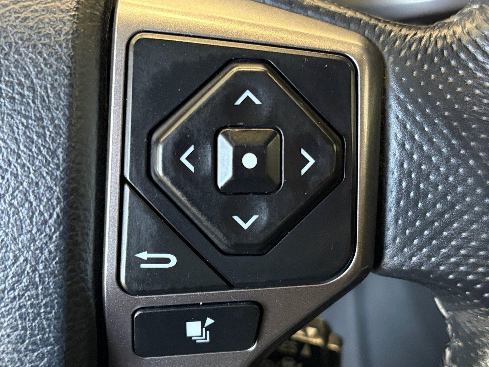 Used 2018 Toyota Tacoma SR5 AWD/4WD image 26