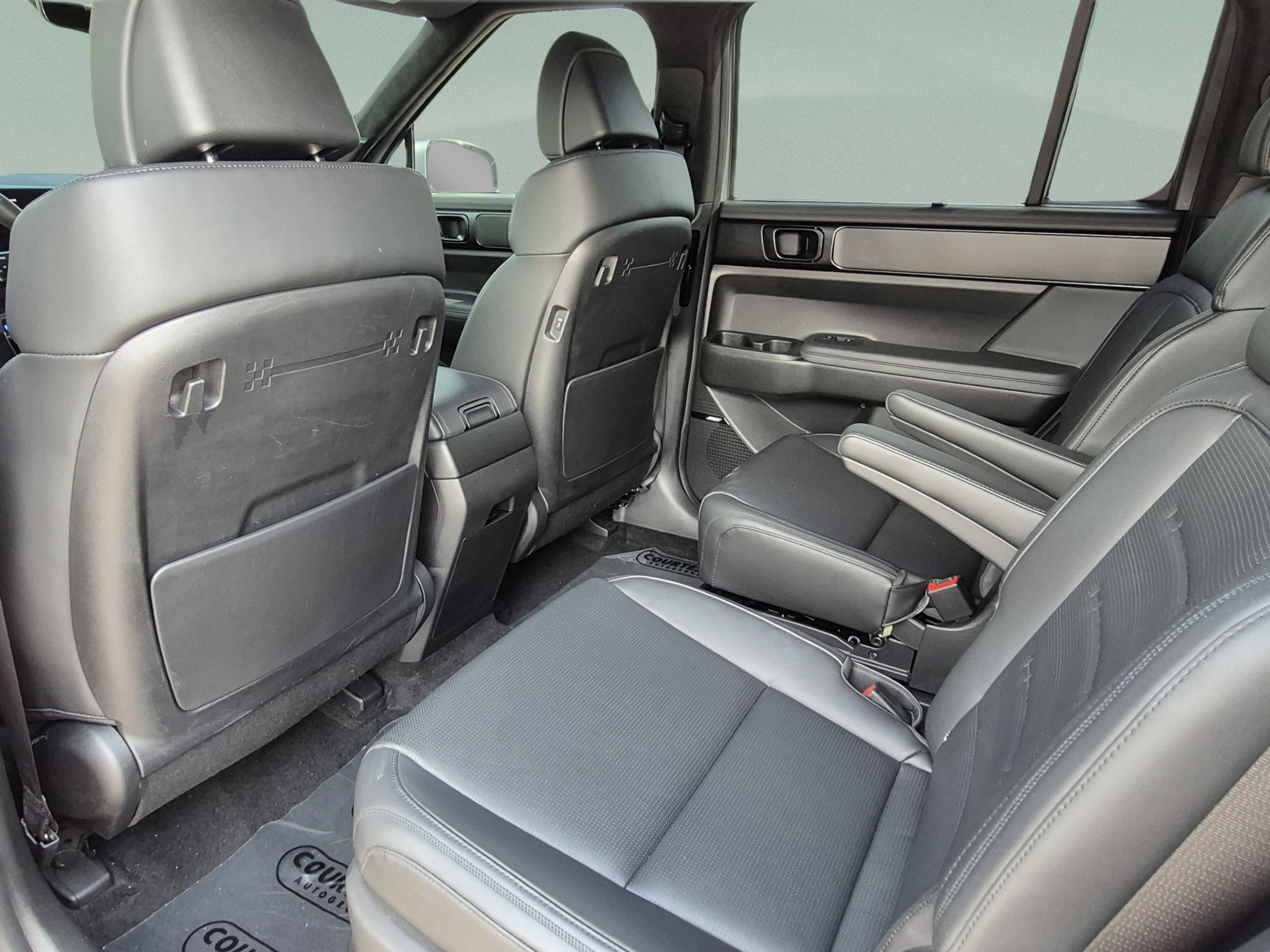Used 2024 Hyundai Santa Fe Calligraphy AWD/4WD image 18