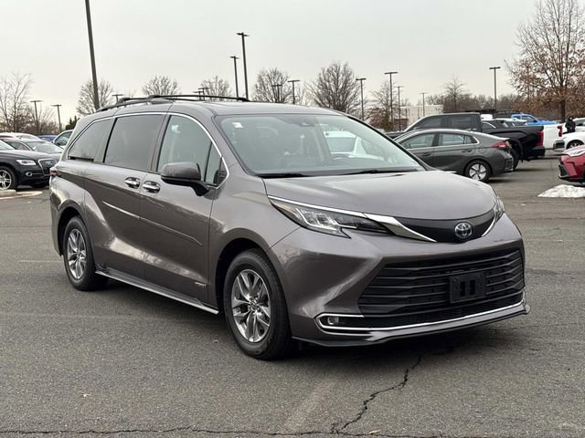 Used 2021 Toyota Sienna XLE w/ XLE Plus Package image 1