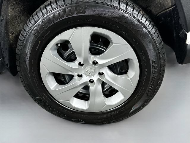 Used 2023 Toyota RAV4 LE AWD/4WD image 27