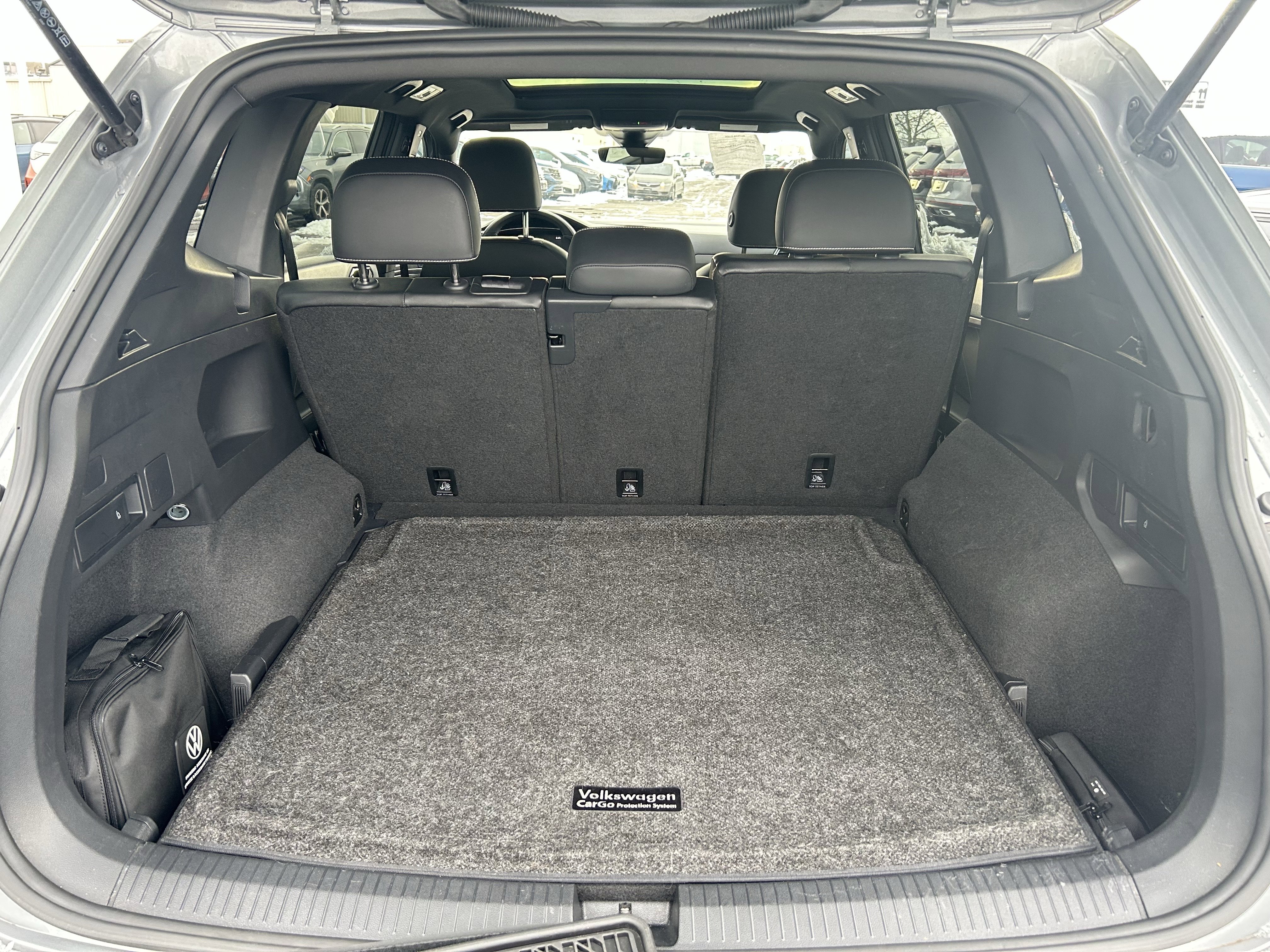 Certified 2023 Volkswagen Tiguan SE R-Line image 28