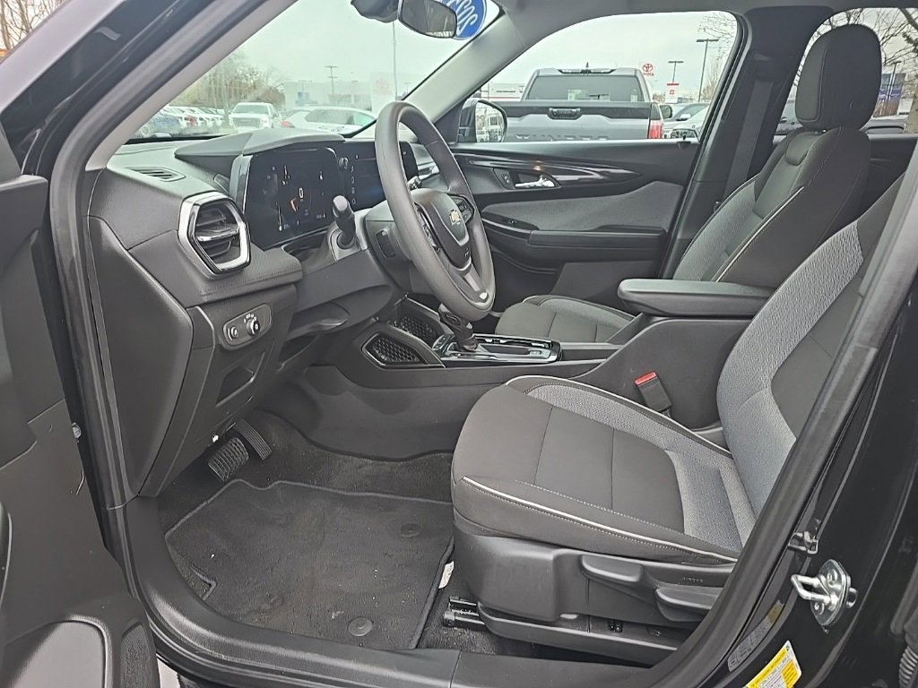 Used 2025 Chevrolet TrailBlazer LT w/ Driver Confidence Package image 15