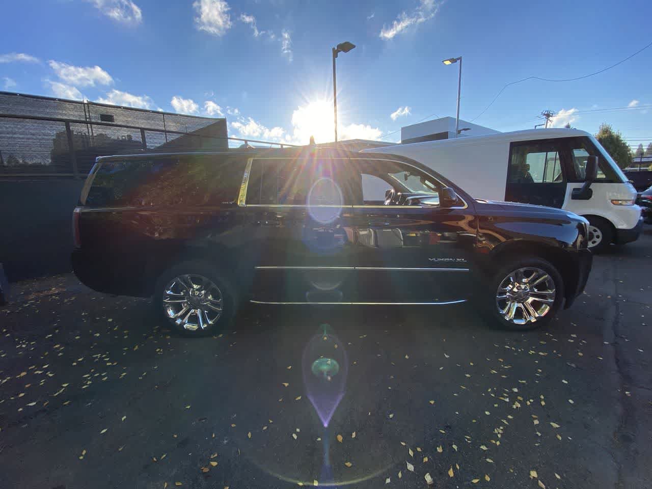 Used 2020 GMC Yukon XL SLT w/ Premium Edition AWD/4WD image 7