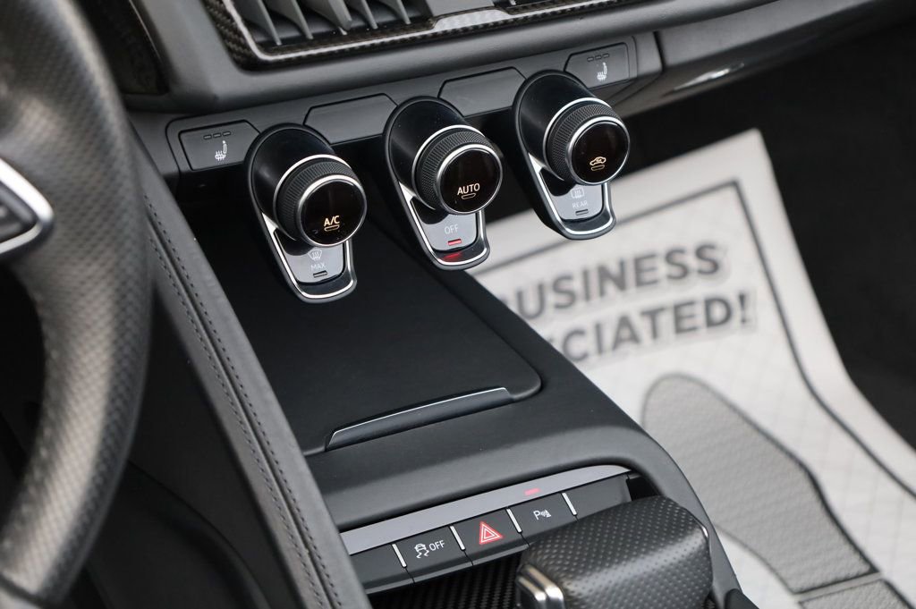 Used 2020 Audi R8 V10 w/ Carbon Exterior Package image 32