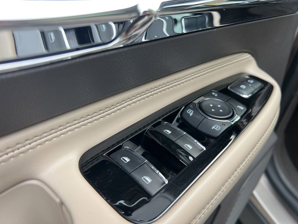 Used 2021 Lincoln Corsair AWD w/ Premium Package image 11