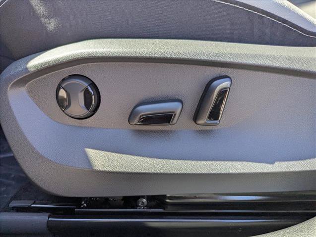 New 2026 Volkswagen Taos SE FWD image 11