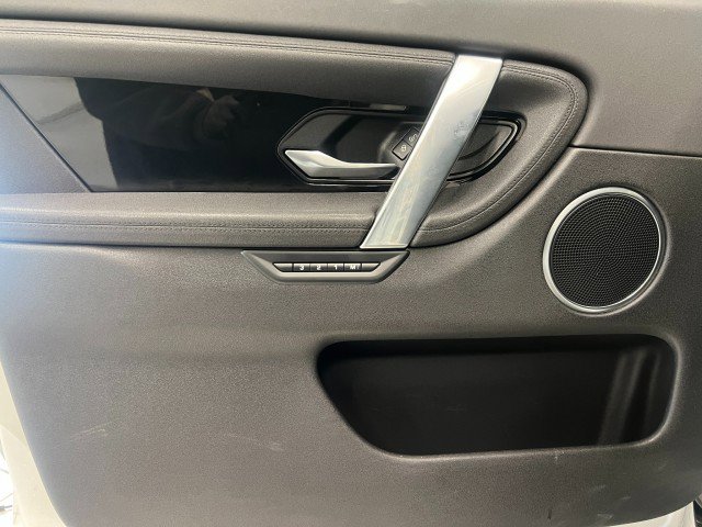 Used 2020 Land Rover Discovery Sport SE image 12