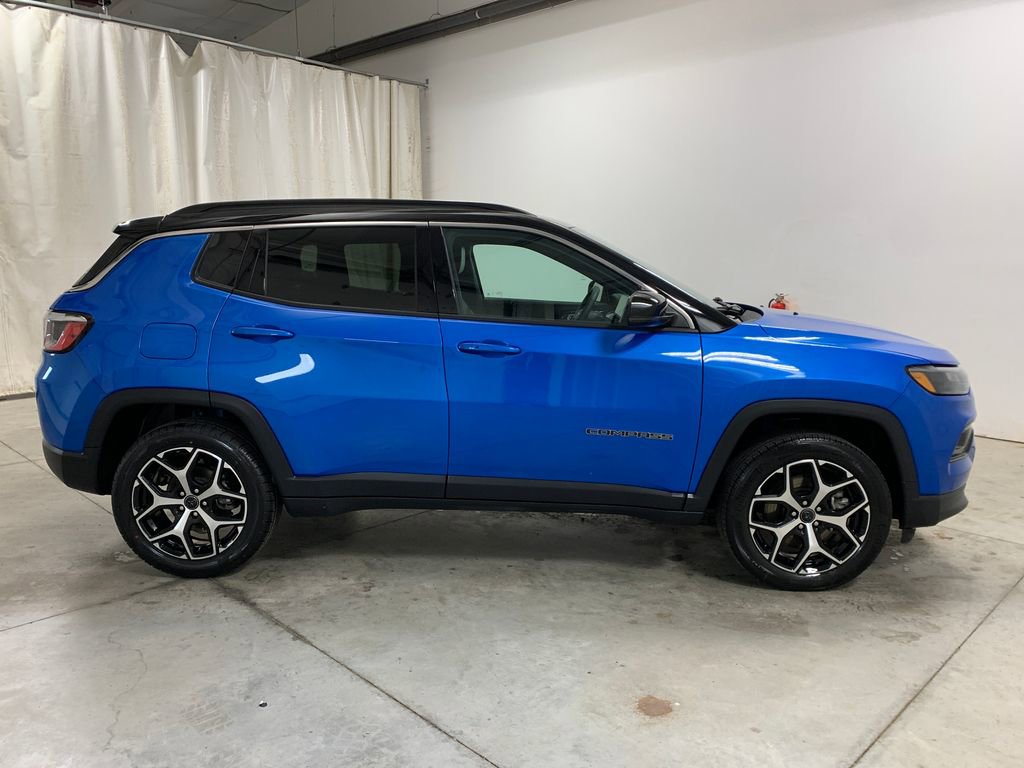 Used 2025 Jeep Compass Limited image 10