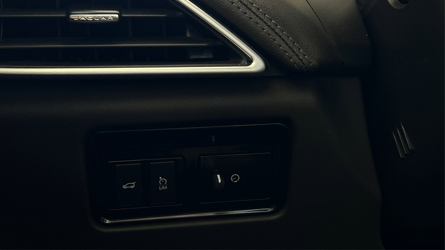 Used 2019 Jaguar F-PACE Prestige image 54