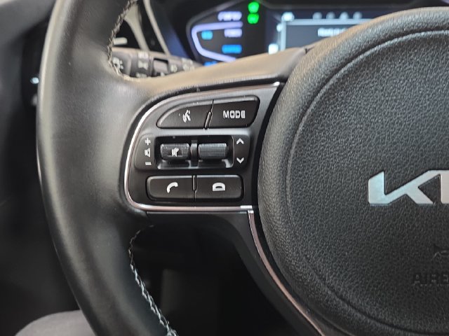 Used 2022 Kia Niro Touring Special Edition FWD image 16