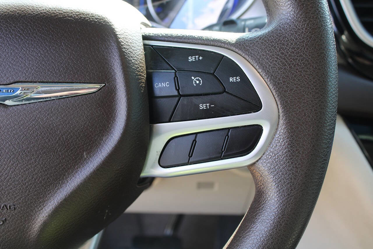 Used 2017 Chrysler Pacifica Touring Plus w/ Tire & Wheel Group image 90