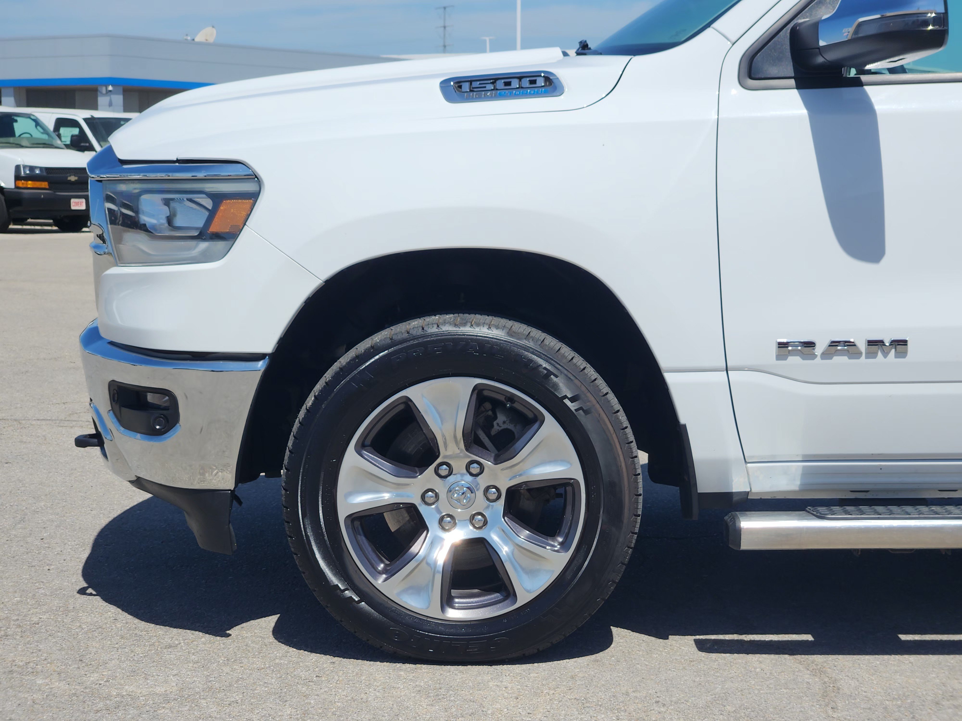 Used 2023 RAM 1500 Laramie AWD/4WD image 9