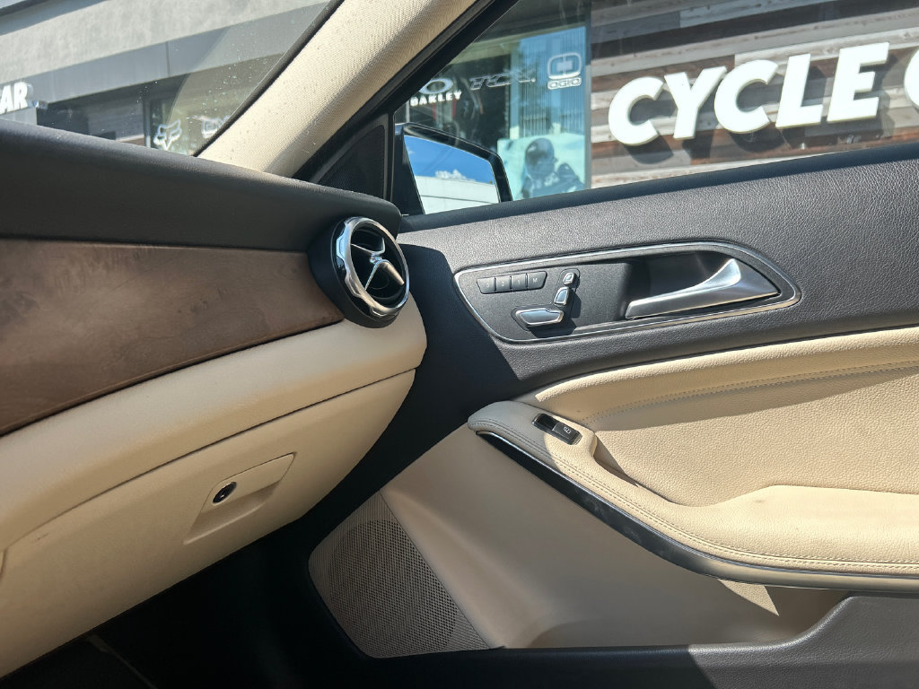 Used 2018 Mercedes-Benz GLA 250 4MATIC image 19