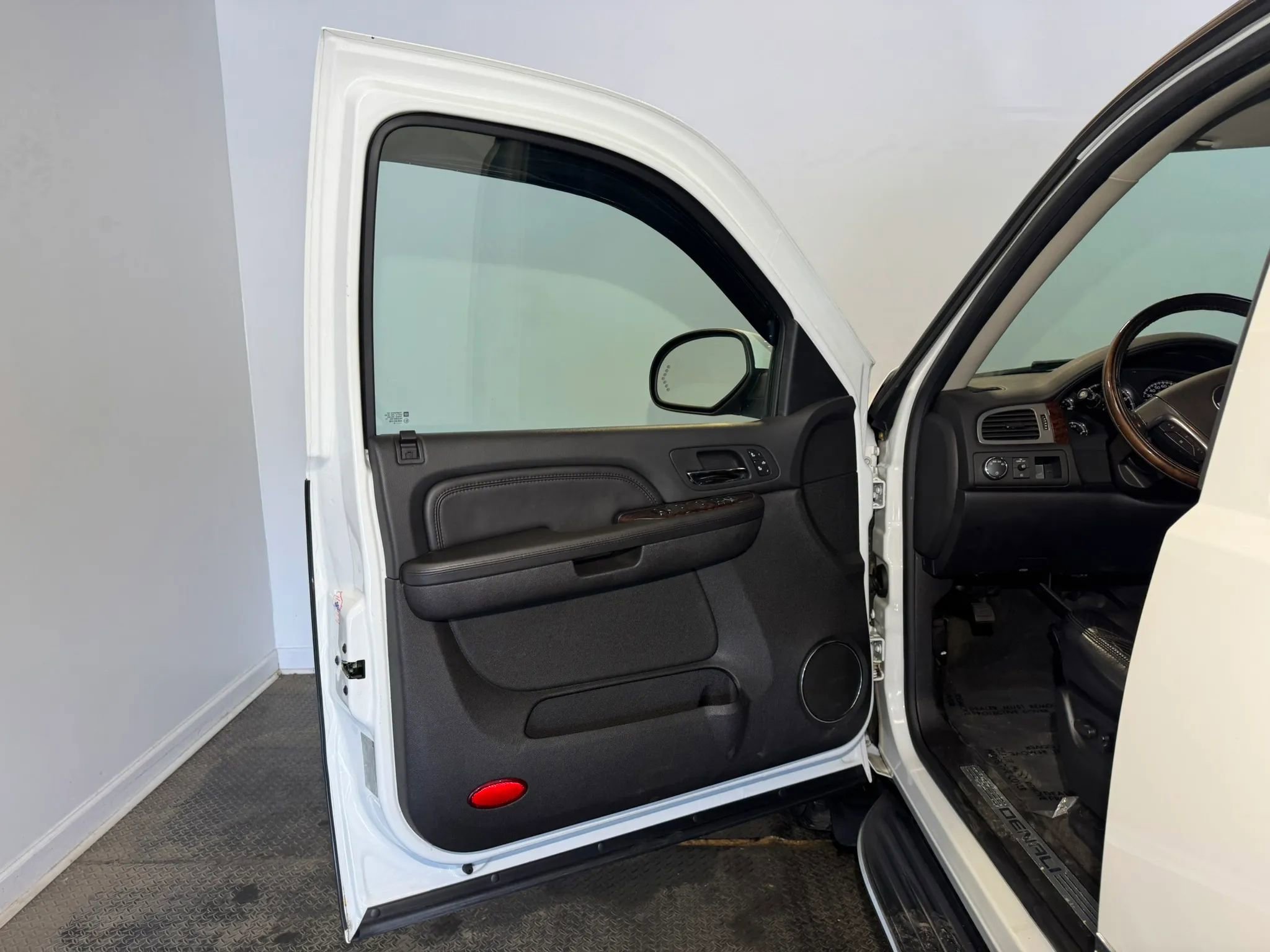 Used 2008 GMC Yukon Denali AWD/4WD image 7