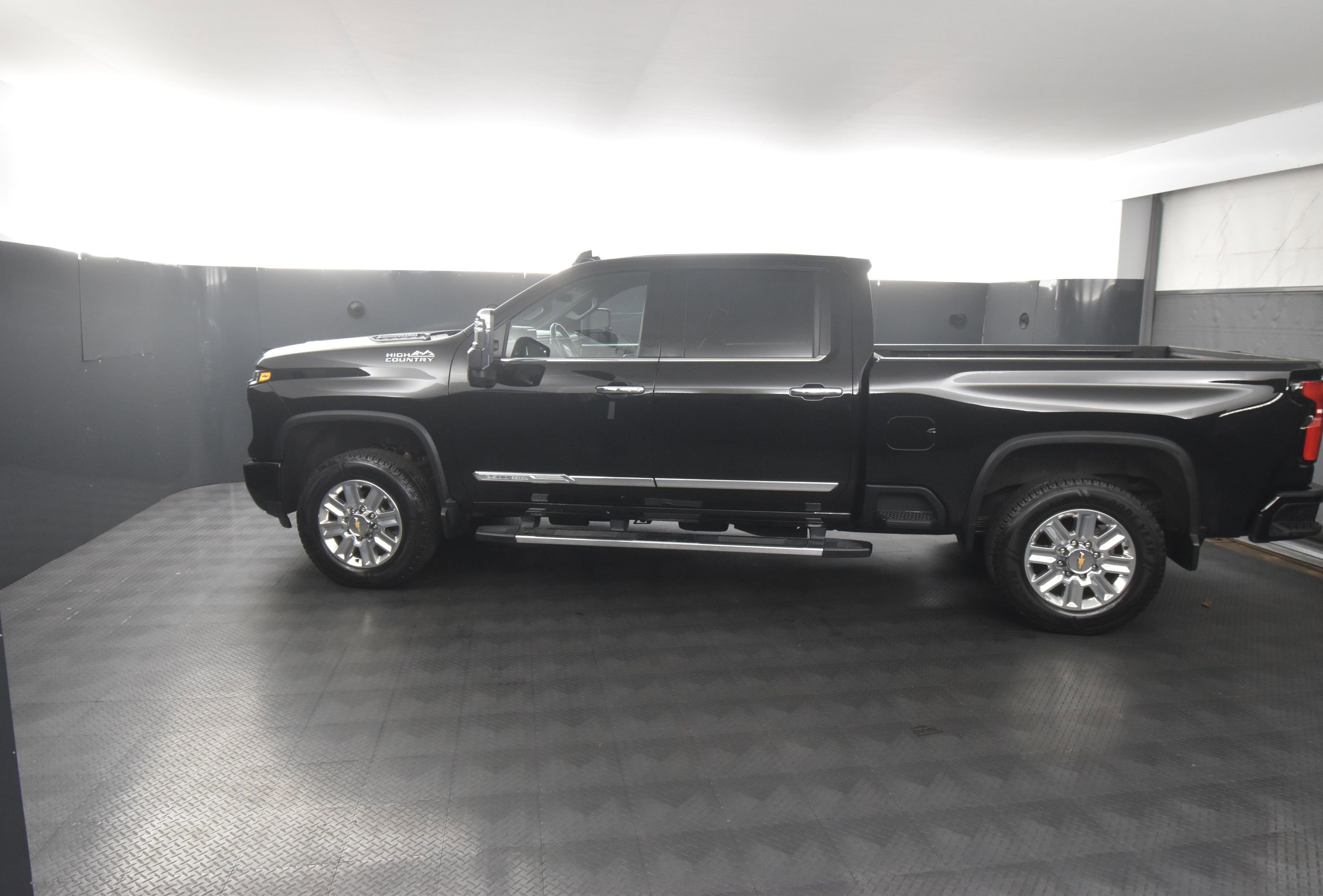 Used 2025 Chevrolet Silverado 2500 High Country w/ High Country Premium Package image 7