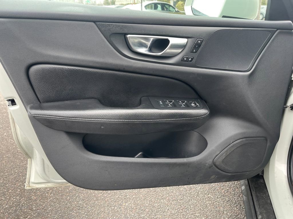 Used 2021 Volvo V60 T5 Cross Country w/ Climate Package image 16