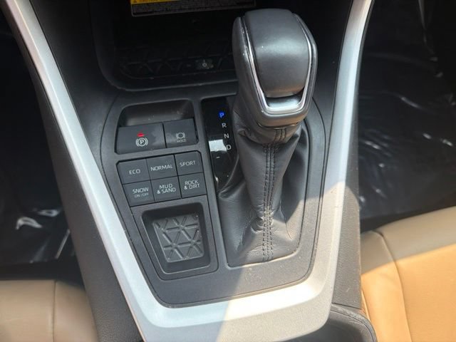 Used 2020 Toyota RAV4 XLE Premium AWD/4WD image 18