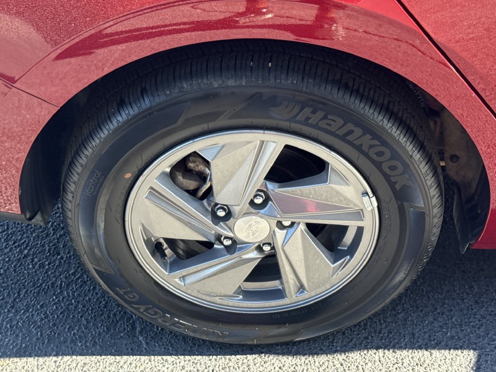 Used 2025 Hyundai Elantra SE FWD image 17