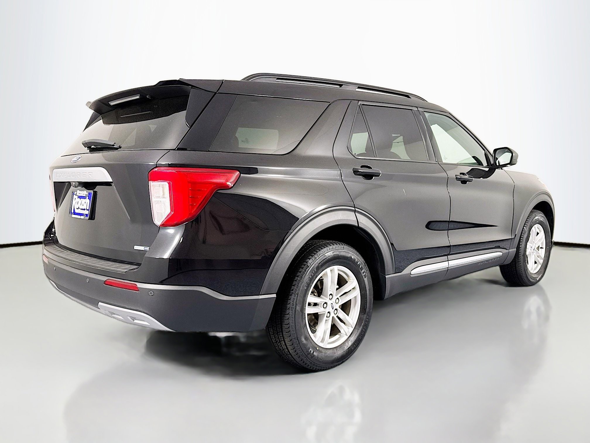 Used 2020 Ford Explorer XLT w/ Equipment Group 202A AWD/4WD image 5