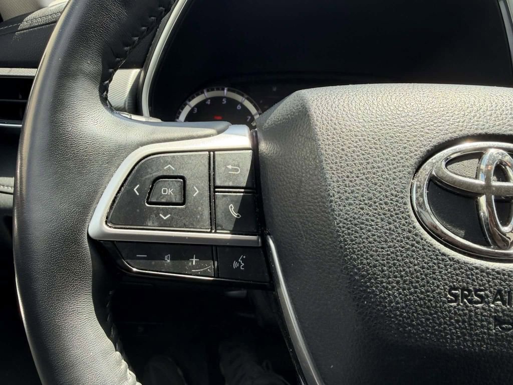 Used 2022 Toyota Highlander Platinum AWD/4WD image 15