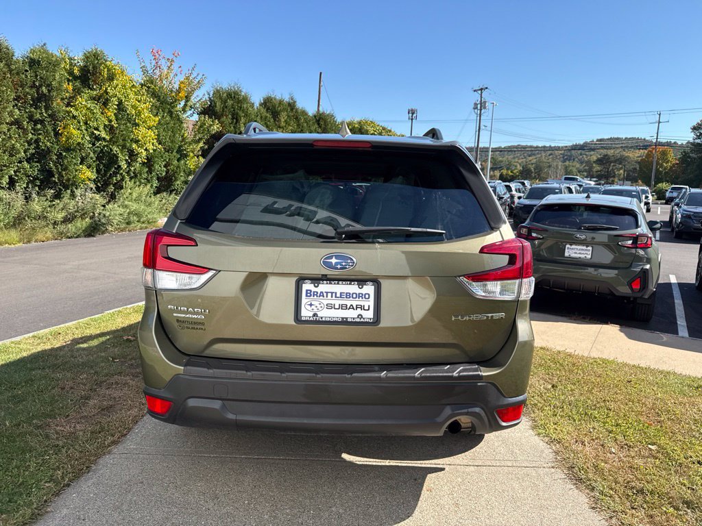 Used 2022 Subaru Forester Premium AWD/4WD image 5