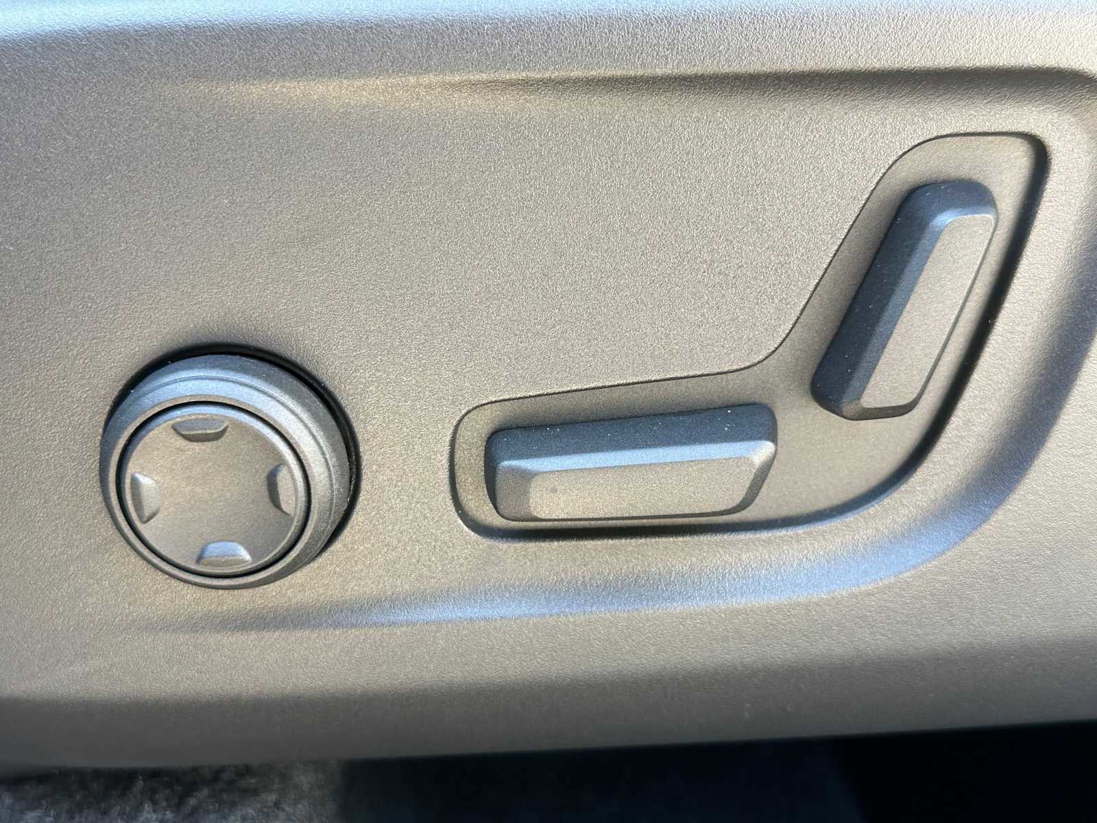 New 2025 Volvo XC40 B5 Ultra w/ Climate Package image 22