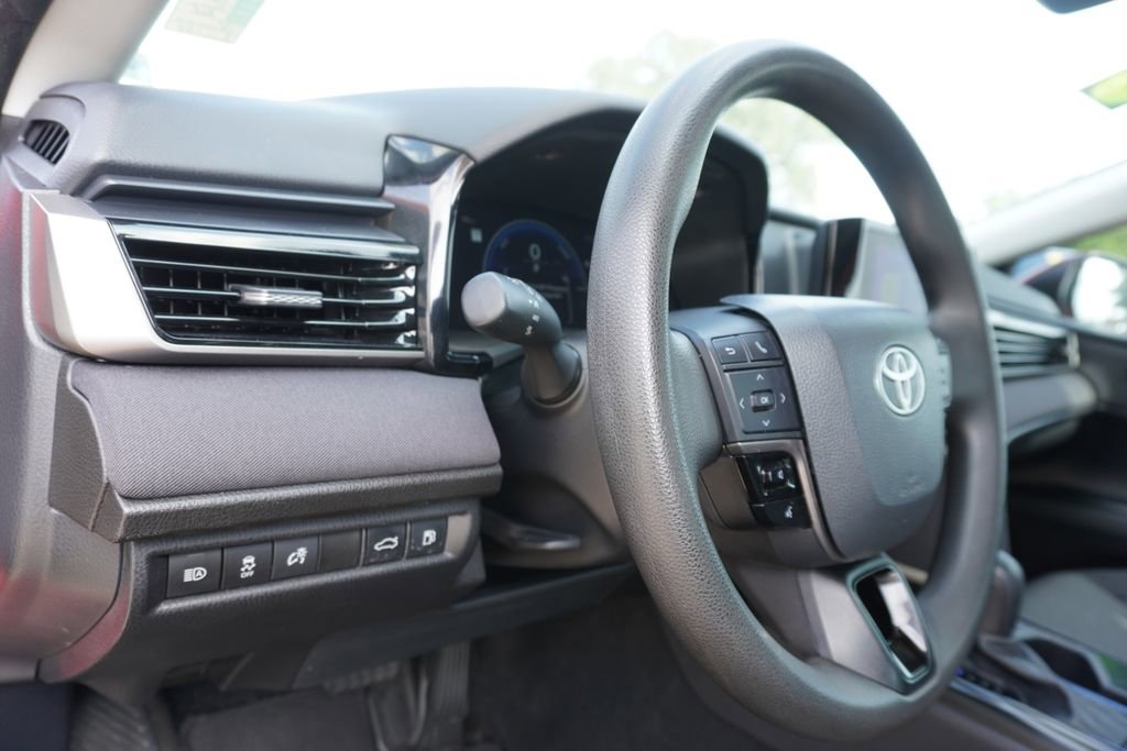 Used 2025 Toyota Camry LE w/ Convenience Package FWD image 11