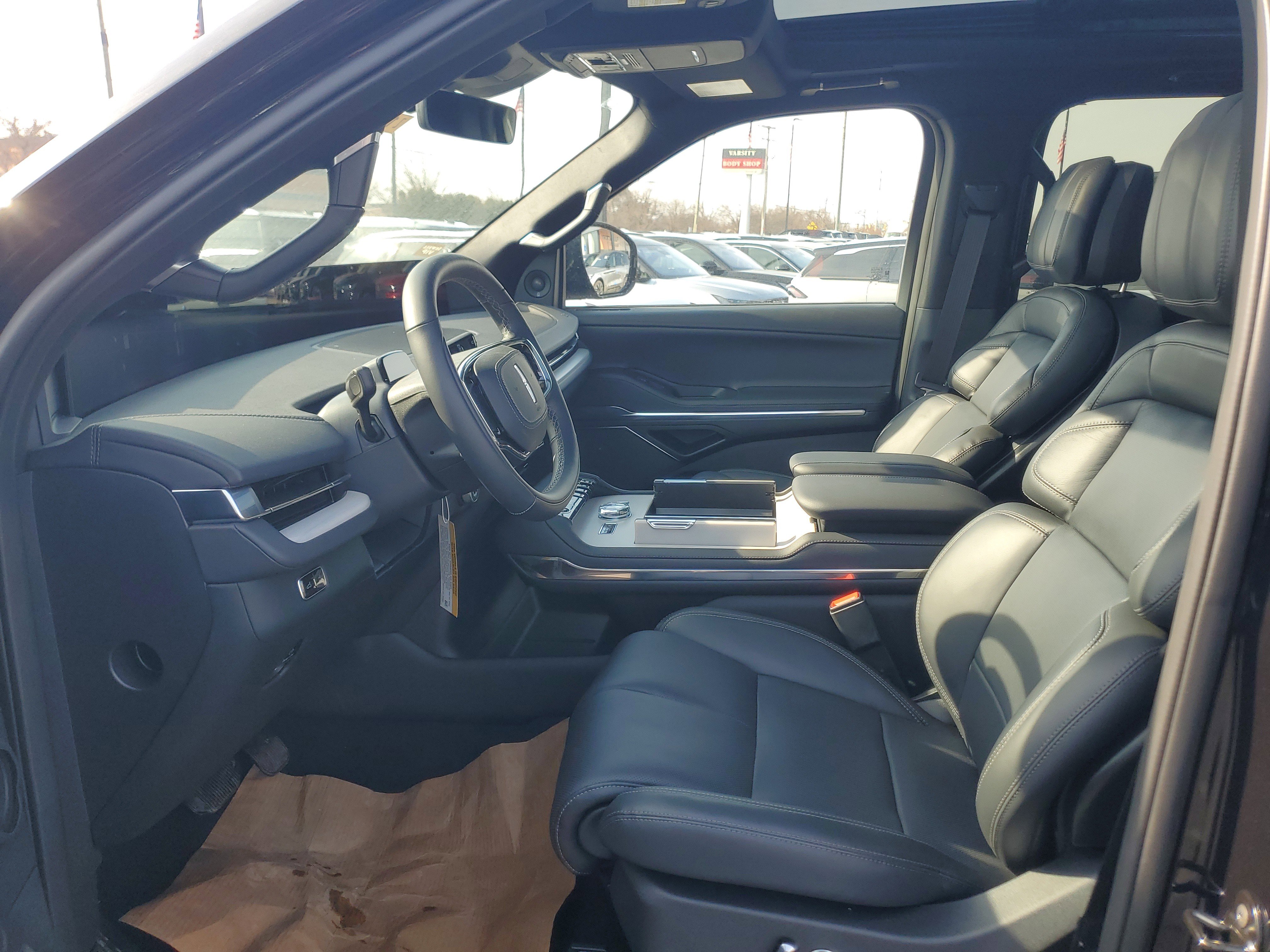 New 2025 Lincoln Navigator Reserve w/ Jet Appearance Package image 12