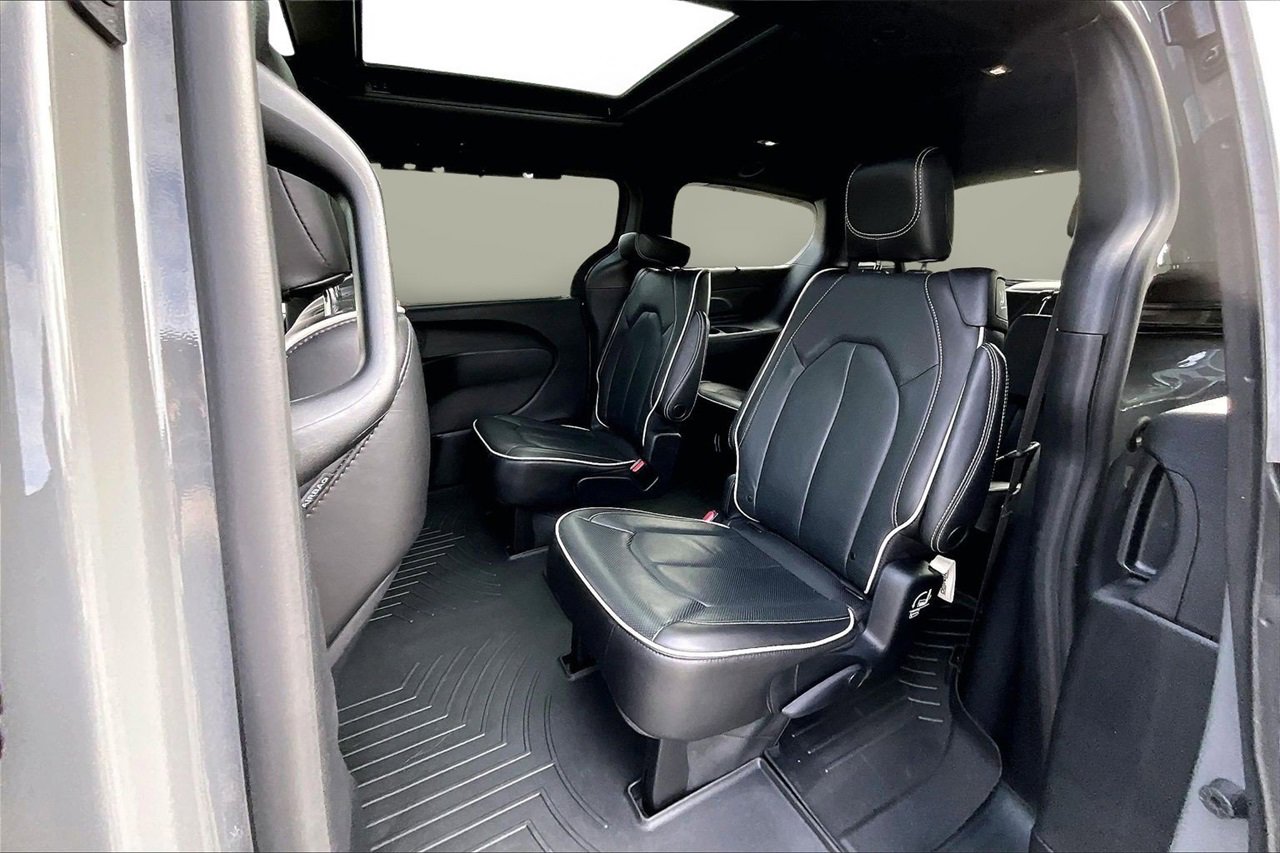 Used 2023 Chrysler Pacifica Limited w/ S Appearance Package image 22