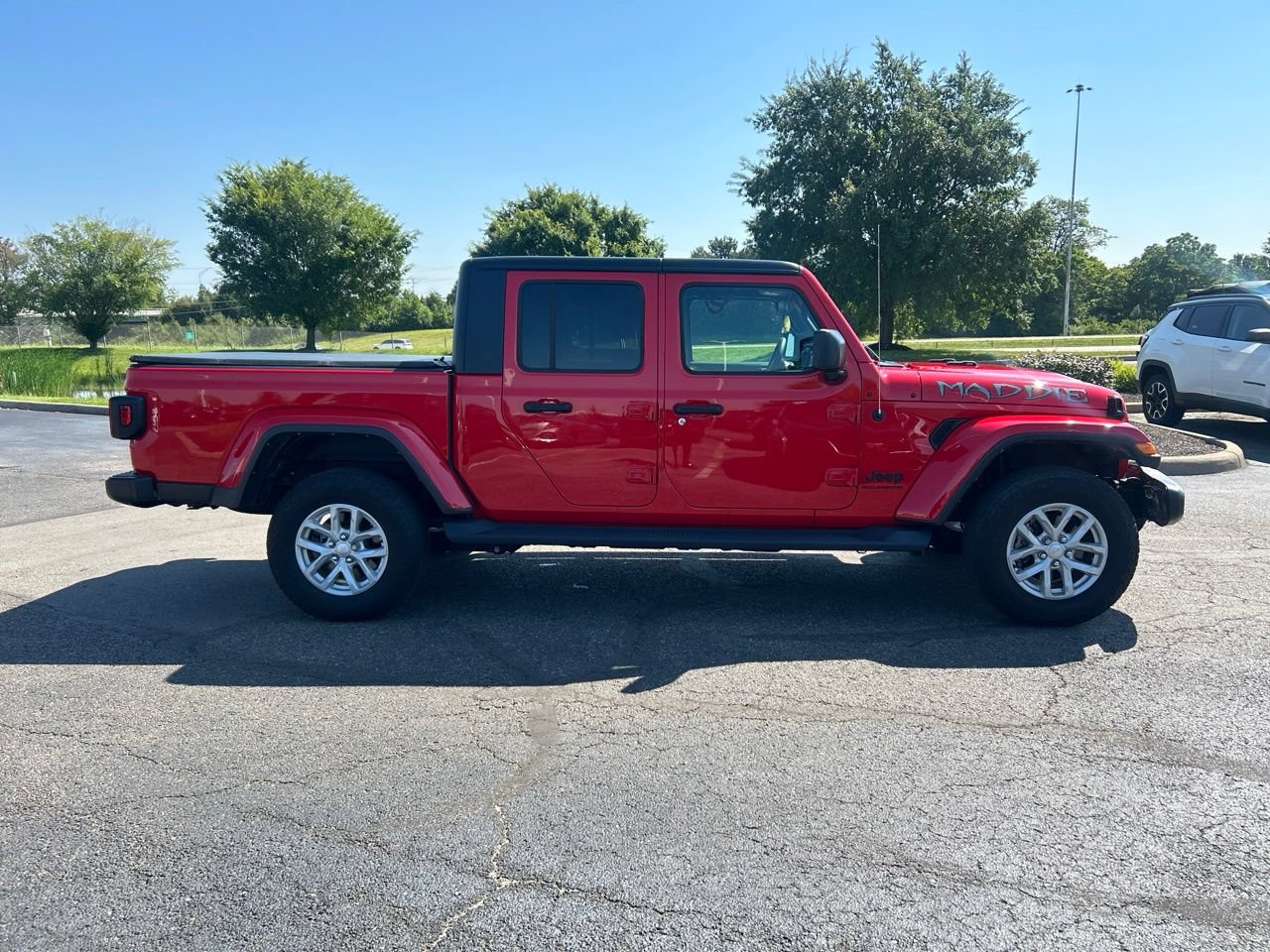Used 2023 Jeep Gladiator Sport AWD/4WD image 2