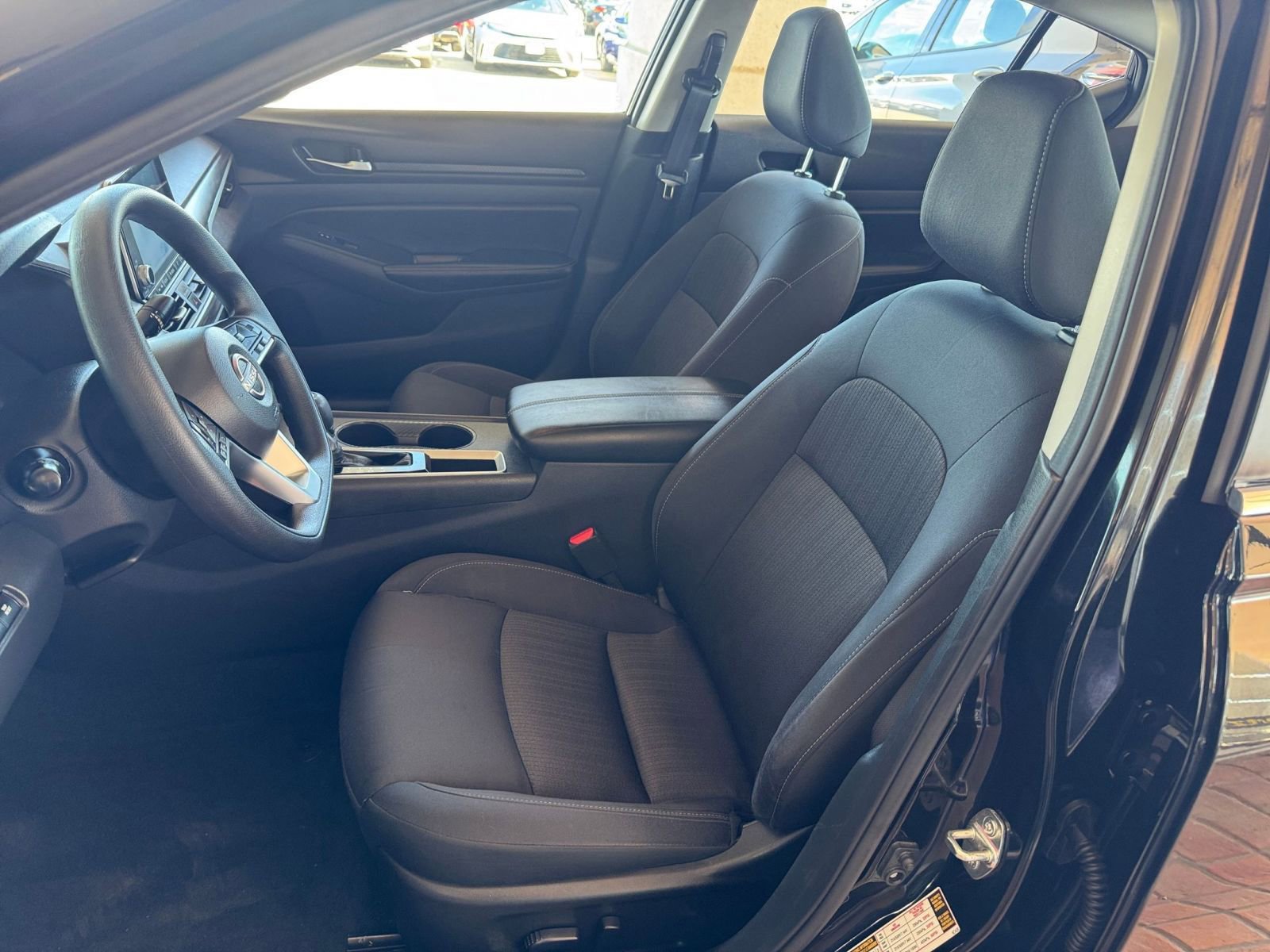 Used 2025 Nissan Altima 2.5 SV FWD image 37