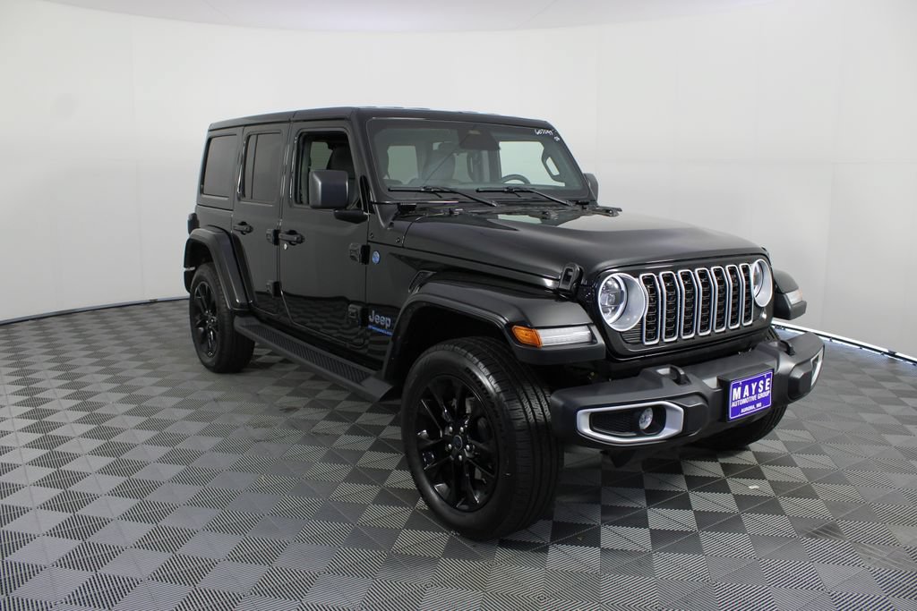 Used 2025 Jeep Wrangler Unlimited Sahara AWD/4WD image 24