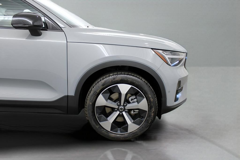 New 2026 Volvo XC40 B5 Plus w/ Protection Package Premier AWD/4WD image 33