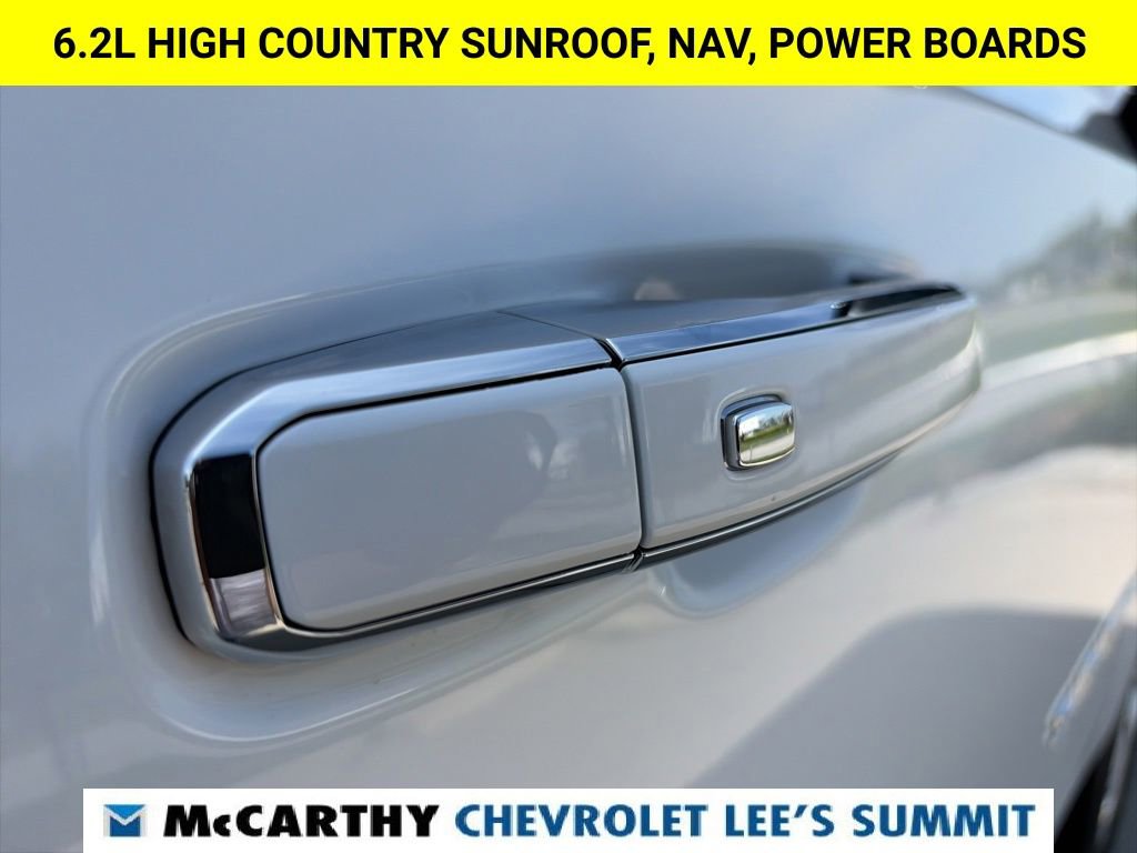 Used 2023 Chevrolet Suburban High Country w/ Premium Package 2 AWD/4WD image 30