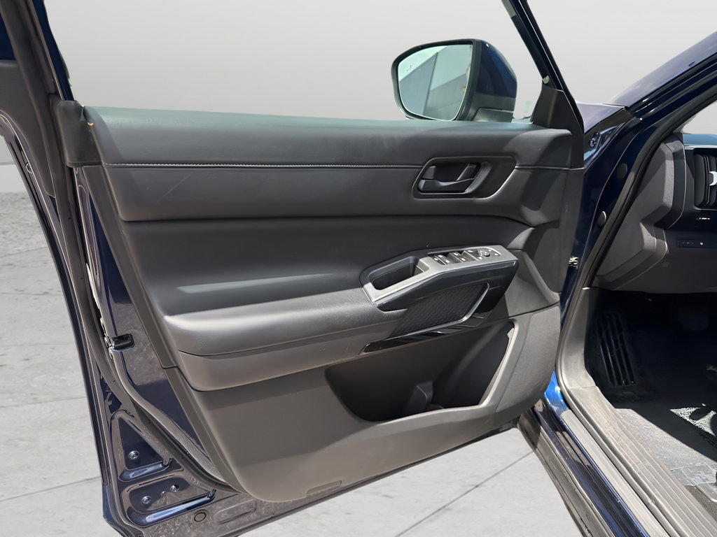 Certified 2024 Nissan Pathfinder SV FWD image 35