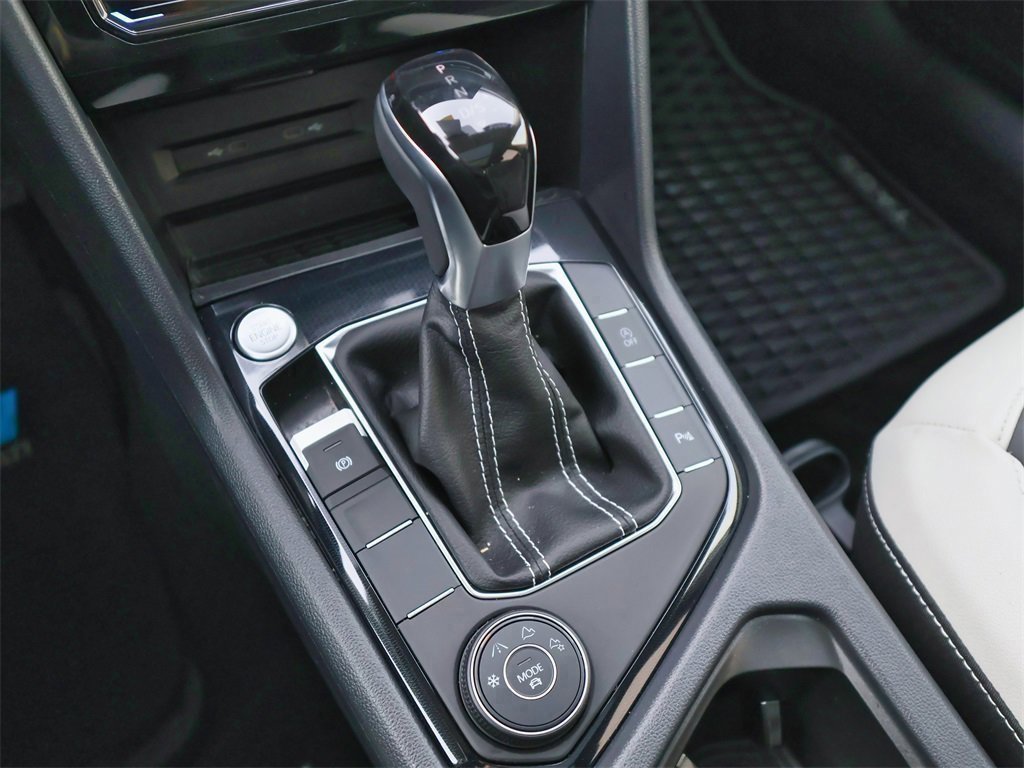 Certified 2025 Volkswagen Taos SE w/ Panoramic Sunroof Package image 25