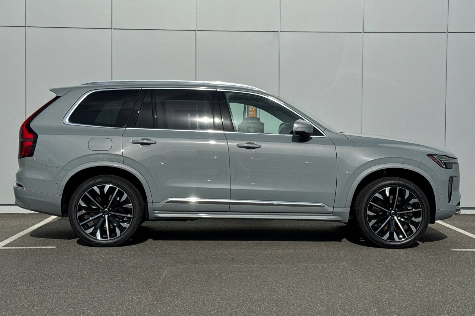 New 2026 Volvo XC90 T8 Plus w/ Protection Package AWD/4WD image 6