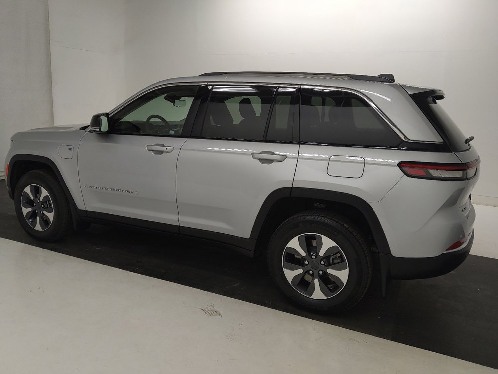 Used 2022 Jeep Grand Cherokee Limited 4xe w/ Luxury Tech Group II AWD/4WD image 3
