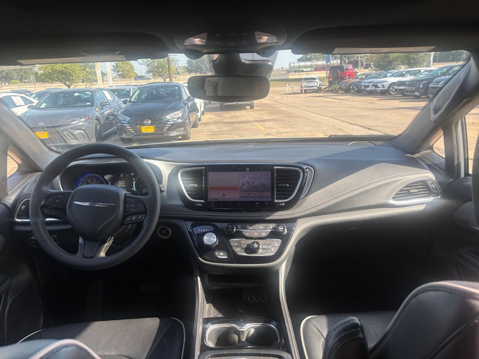 Used 2025 Chrysler Pacifica Limited FWD image 37