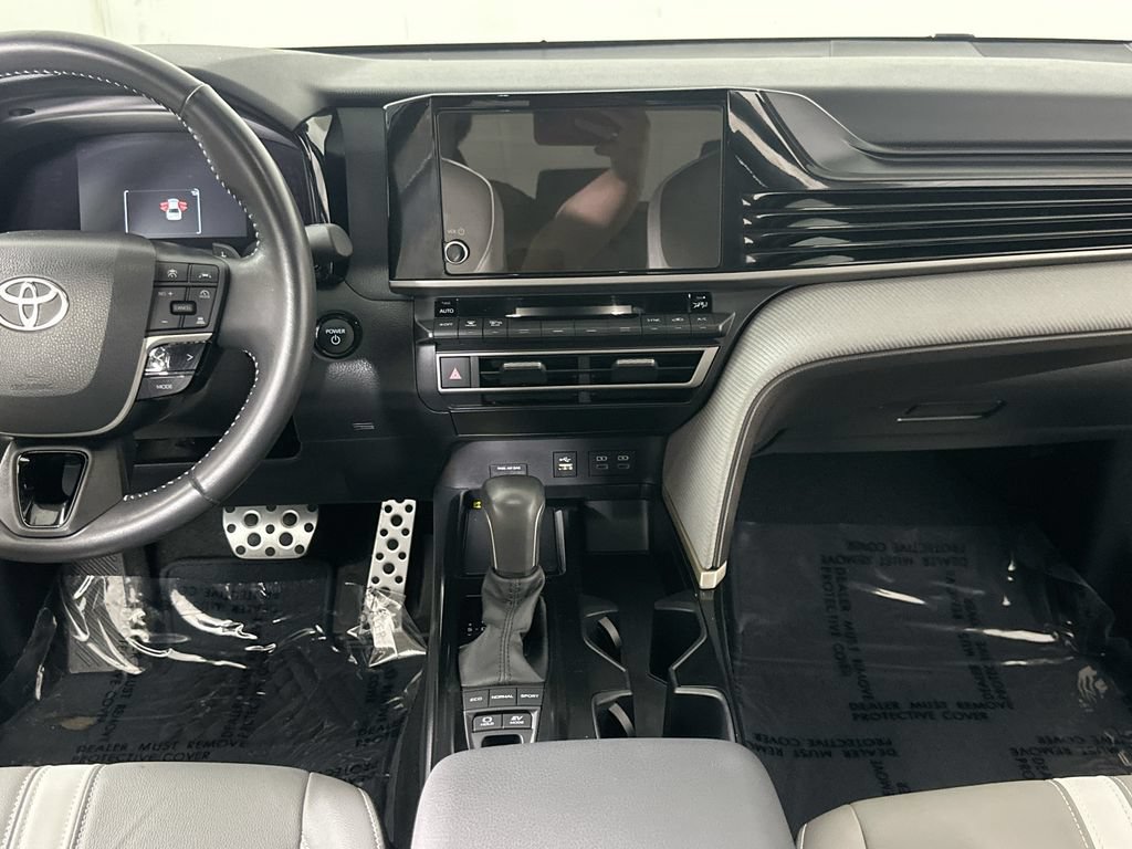 Used 2025 Toyota Camry SE FWD image 20