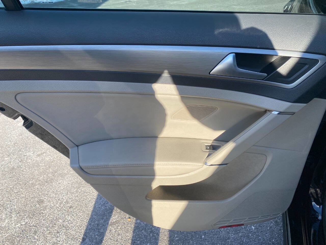 Used 2015 Volkswagen Golf TDI SE image 24