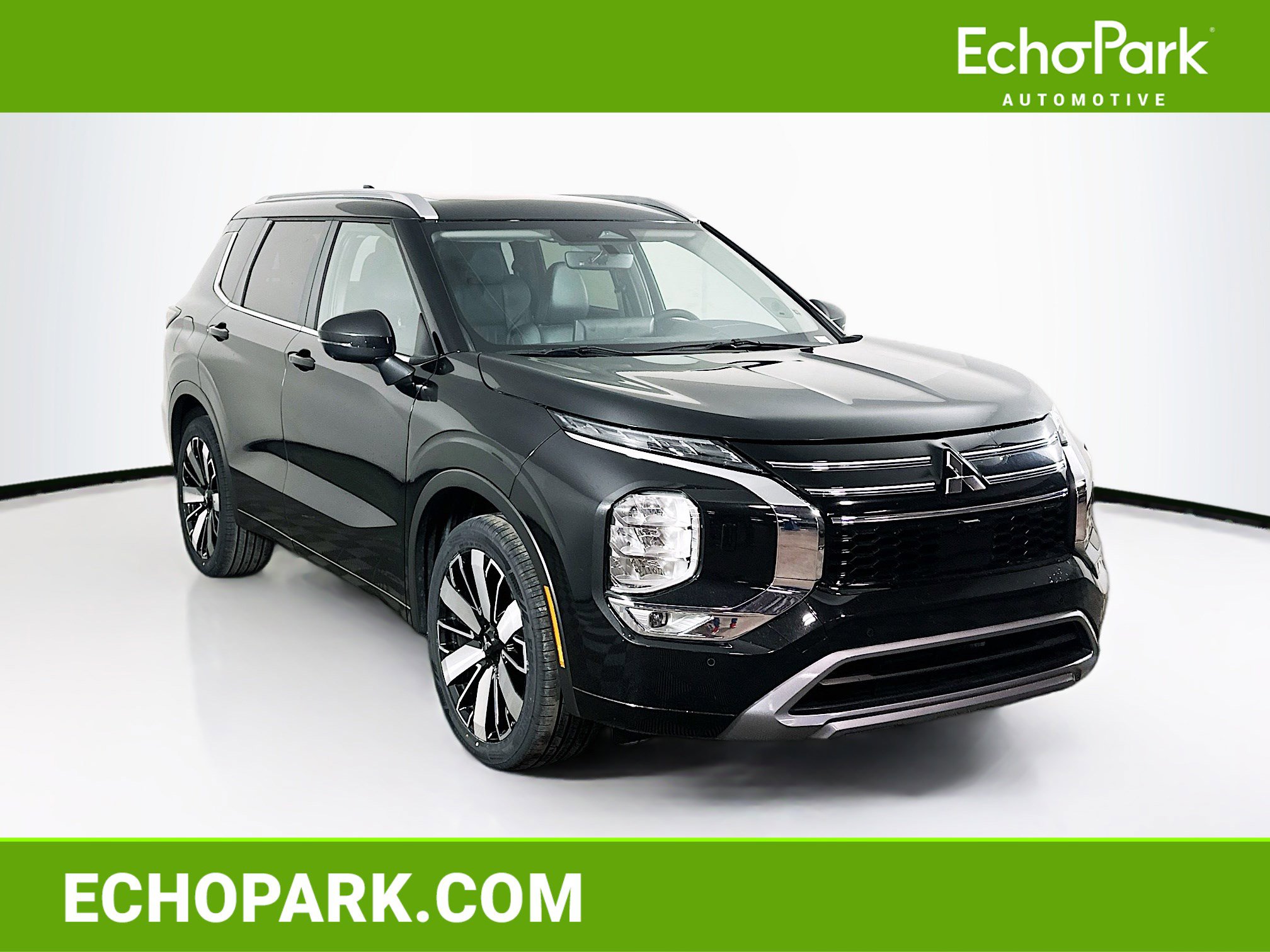 Used 2025 Mitsubishi Outlander SEL image 1